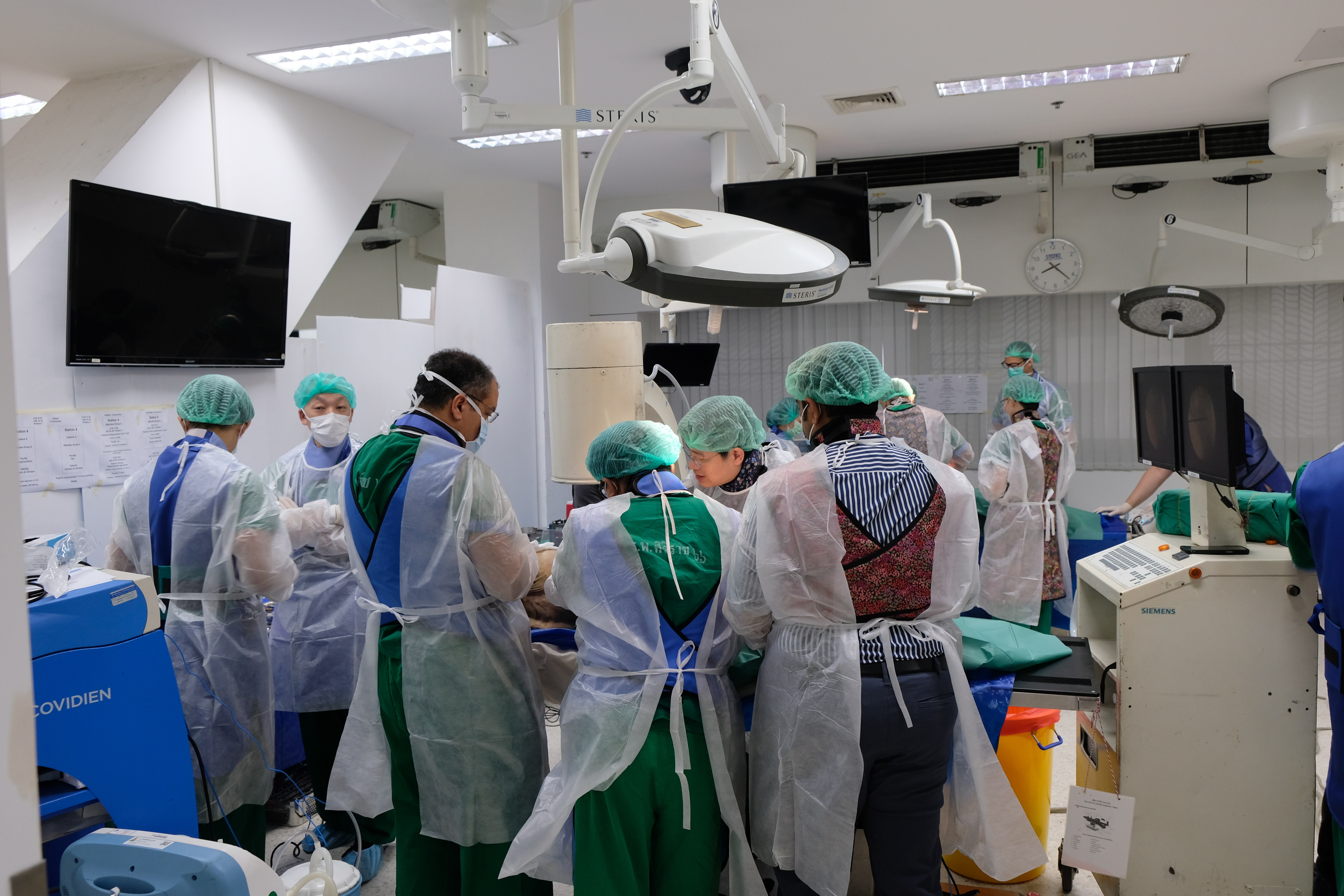 SRS Hands-On Course participants perform lab coursework